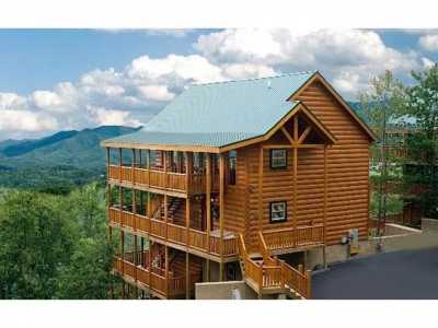 Home For Sale in Pigeon Forge, Tennessee