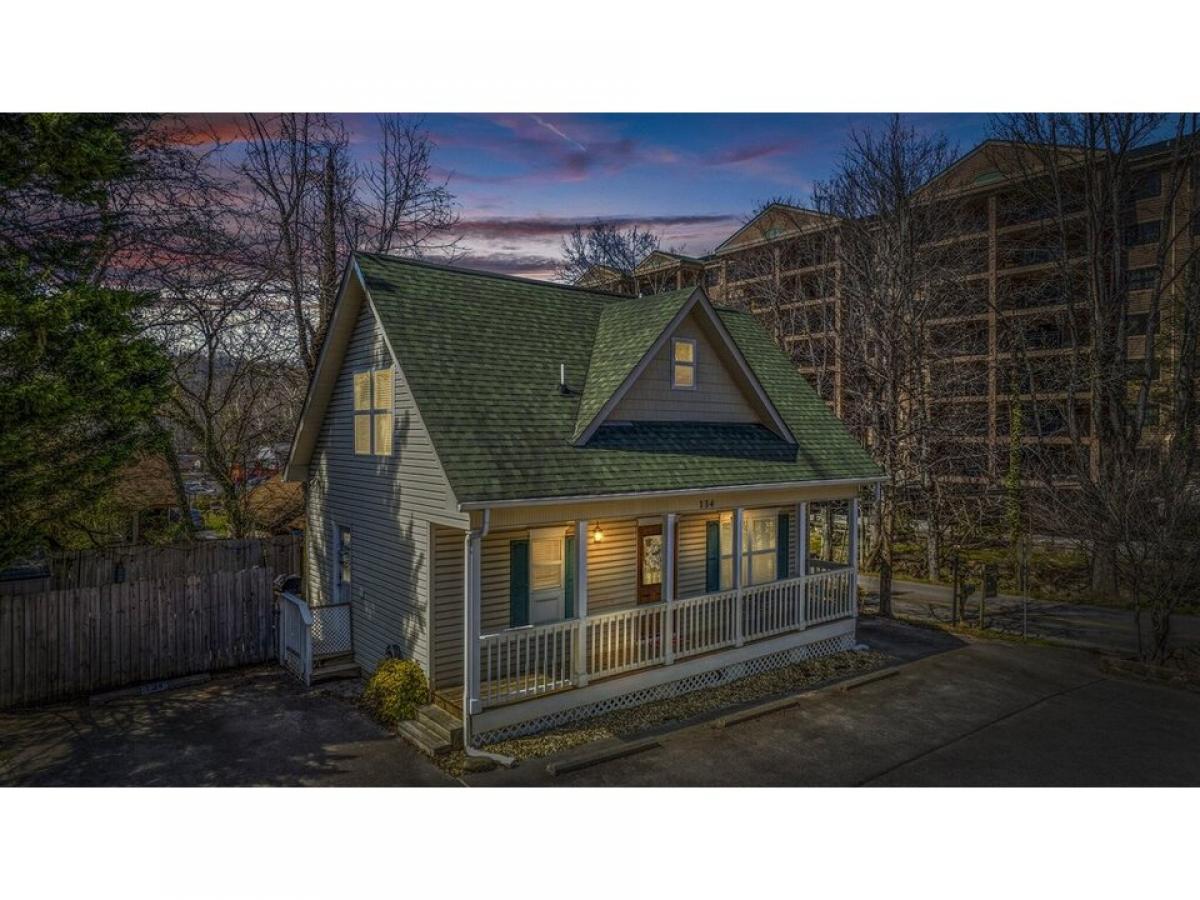 Picture of Home For Sale in Gatlinburg, Tennessee, United States