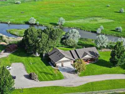 Home For Sale in Twin Bridges, Montana