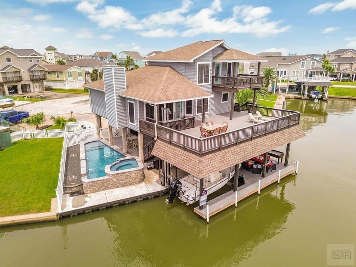 Picture of Home For Sale in Tiki Island, Texas, United States