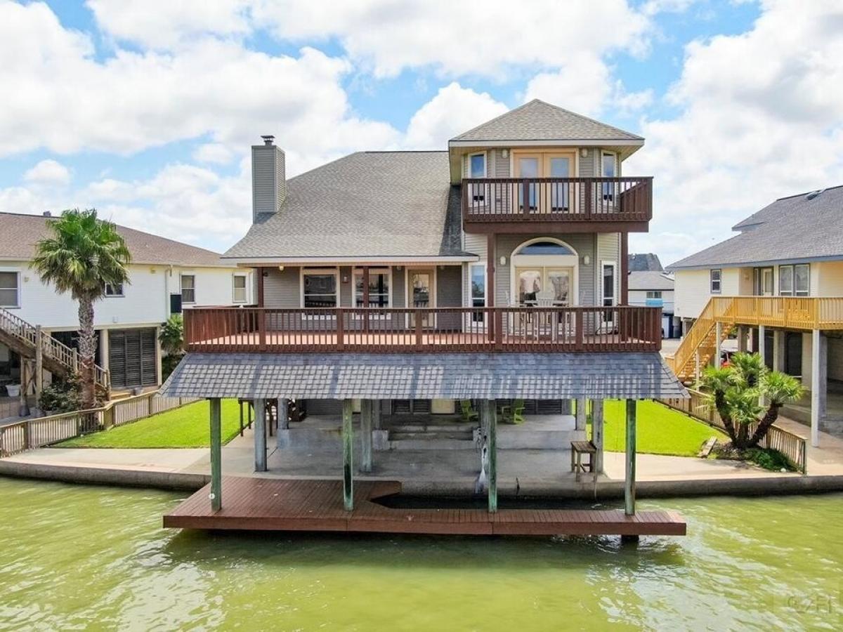 Picture of Home For Sale in Tiki Island, Texas, United States