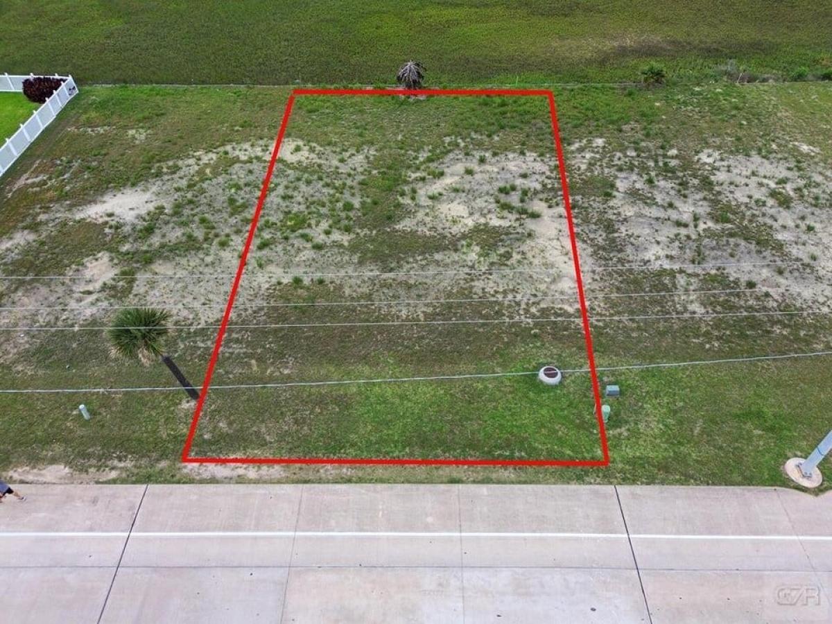 Picture of Residential Land For Sale in Tiki Island, Texas, United States