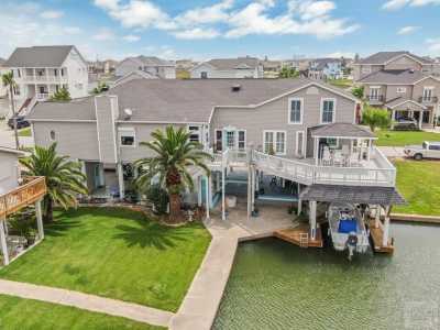 Home For Sale in Tiki Island, Texas