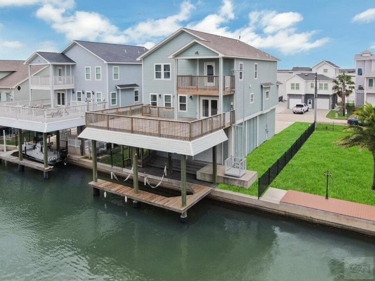 Picture of Home For Sale in Tiki Island, Texas, United States