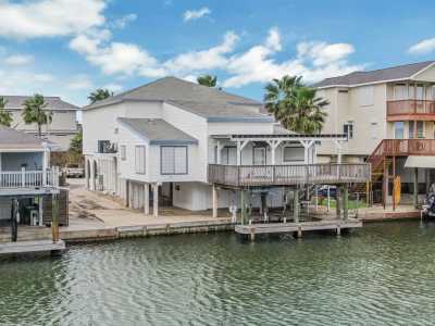 Home For Sale in Tiki Island, Texas