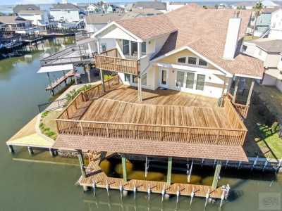 Home For Sale in Tiki Island, Texas