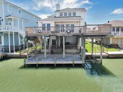 Home For Sale in Tiki Island, Texas