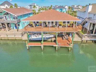 Home For Sale in Tiki Island, Texas