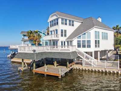 Home For Sale in Tiki Island, Texas