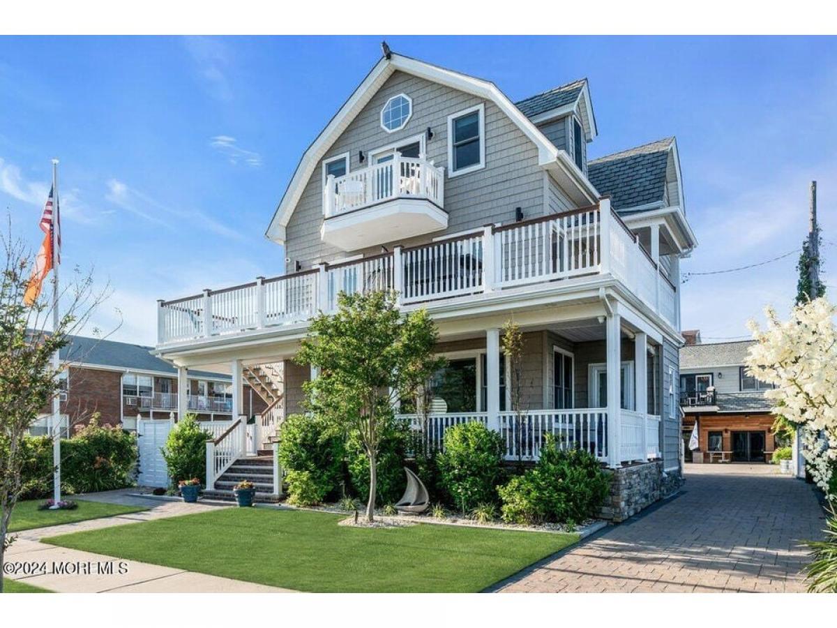 Picture of Home For Sale in Belmar, New Jersey, United States