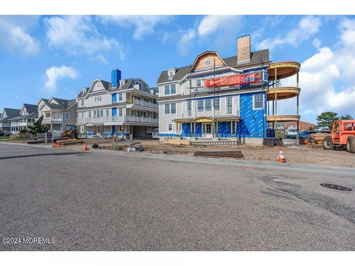 Picture of Home For Sale in Belmar, New Jersey, United States