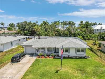 Home For Sale in Cape Coral, Florida