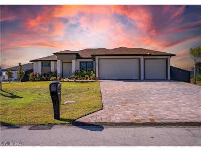 Home For Sale in Cape Coral, Florida