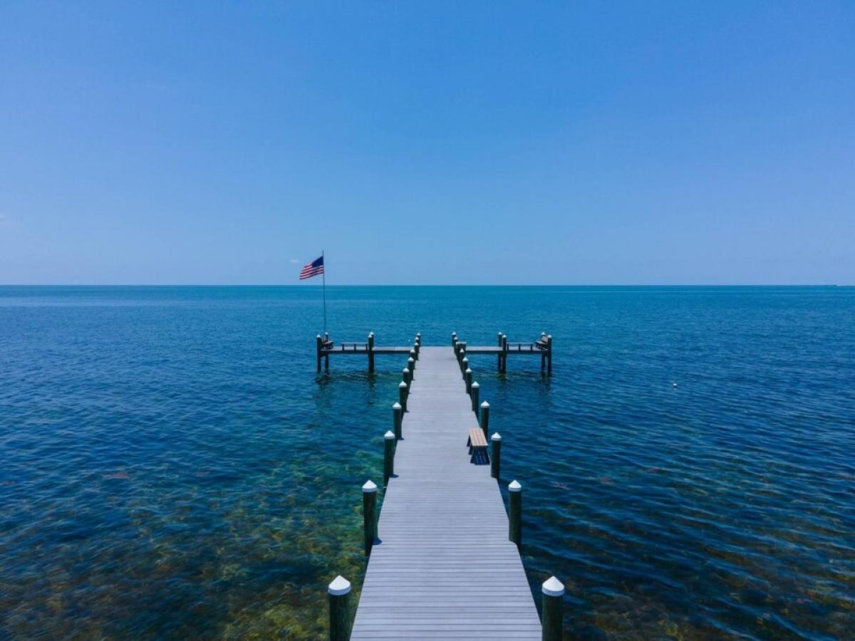 Picture of Home For Sale in Plantation Key, Florida, United States