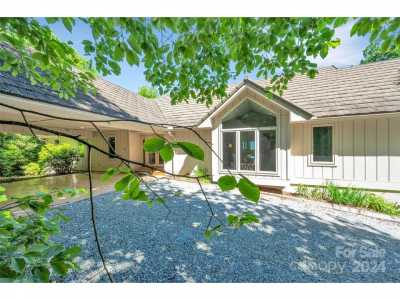 Home For Sale in Lake Toxaway, North Carolina