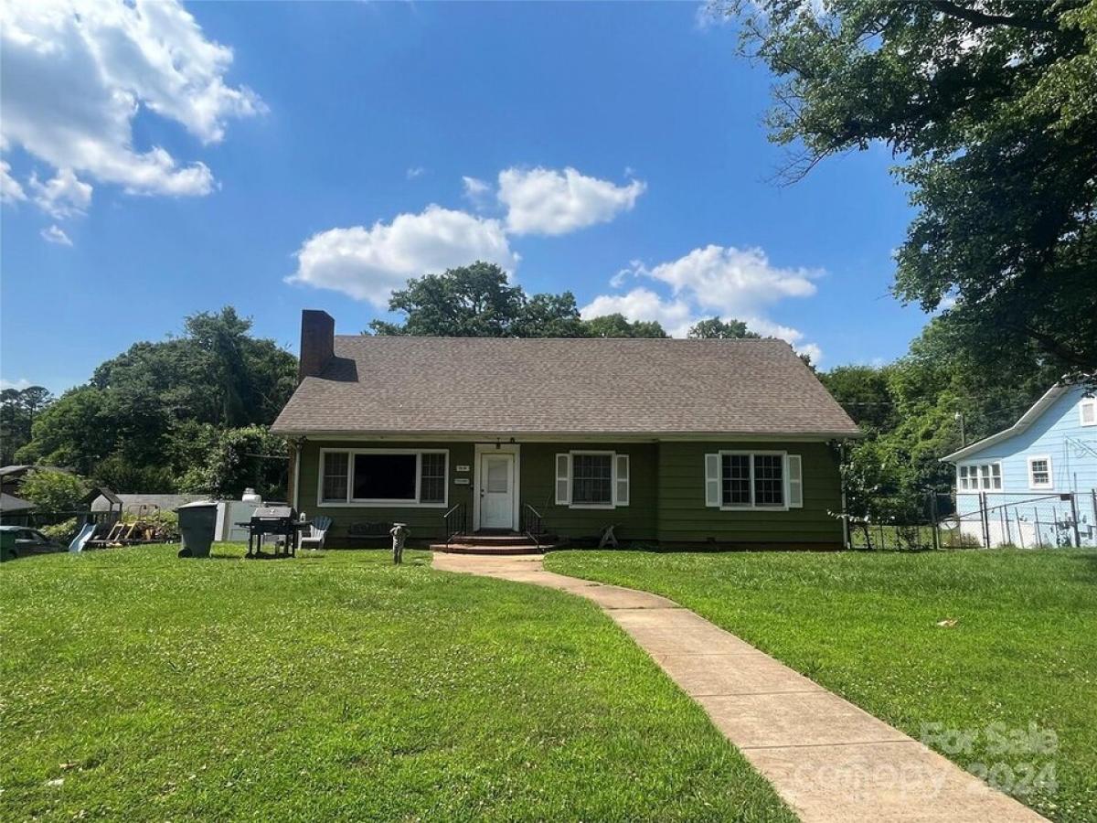 Picture of Home For Sale in Charlotte, North Carolina, United States