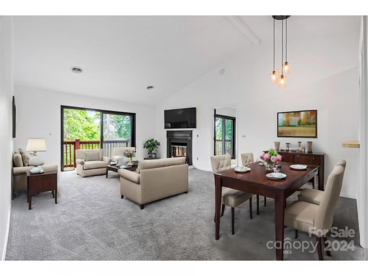 Picture of Home For Sale in Asheville, North Carolina, United States