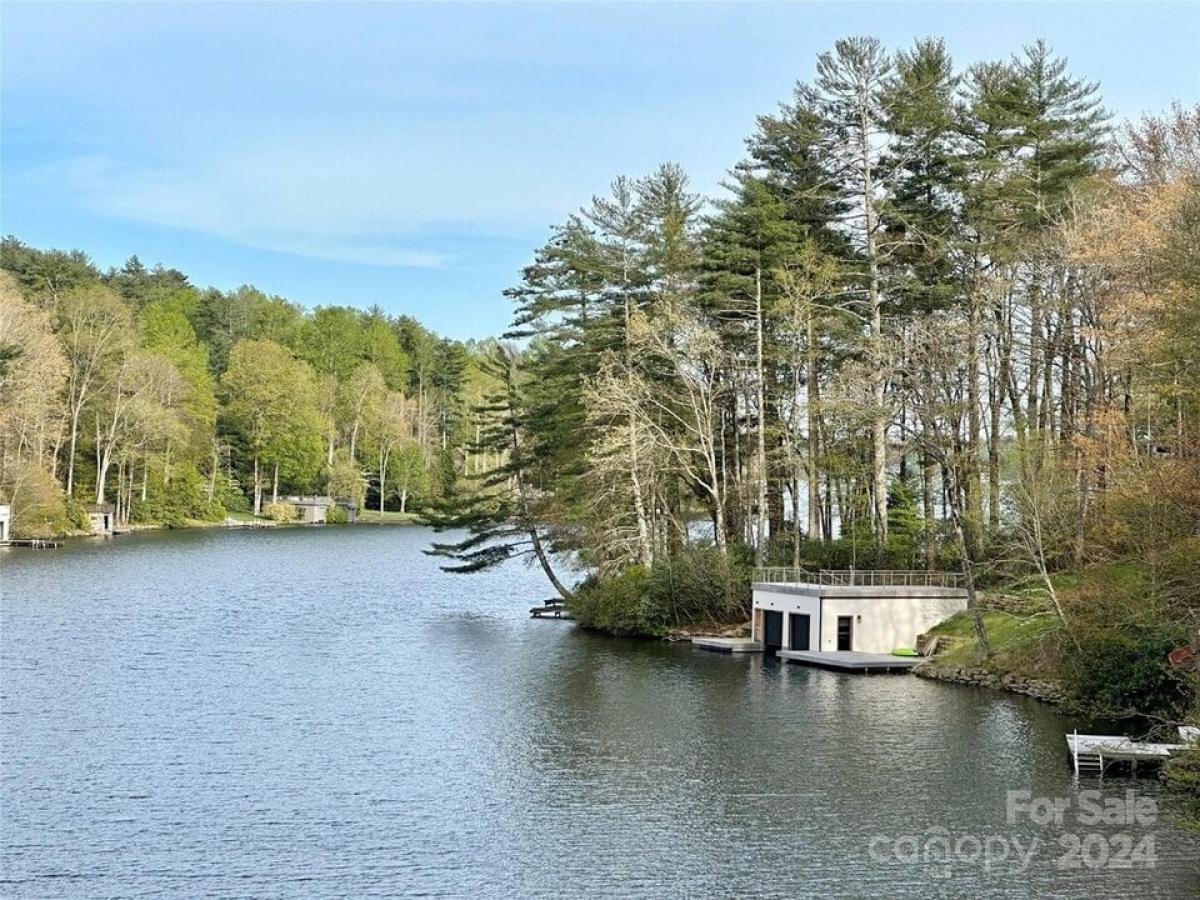 Picture of Residential Land For Sale in Lake Toxaway, North Carolina, United States