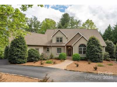 Home For Sale in Hendersonville, North Carolina