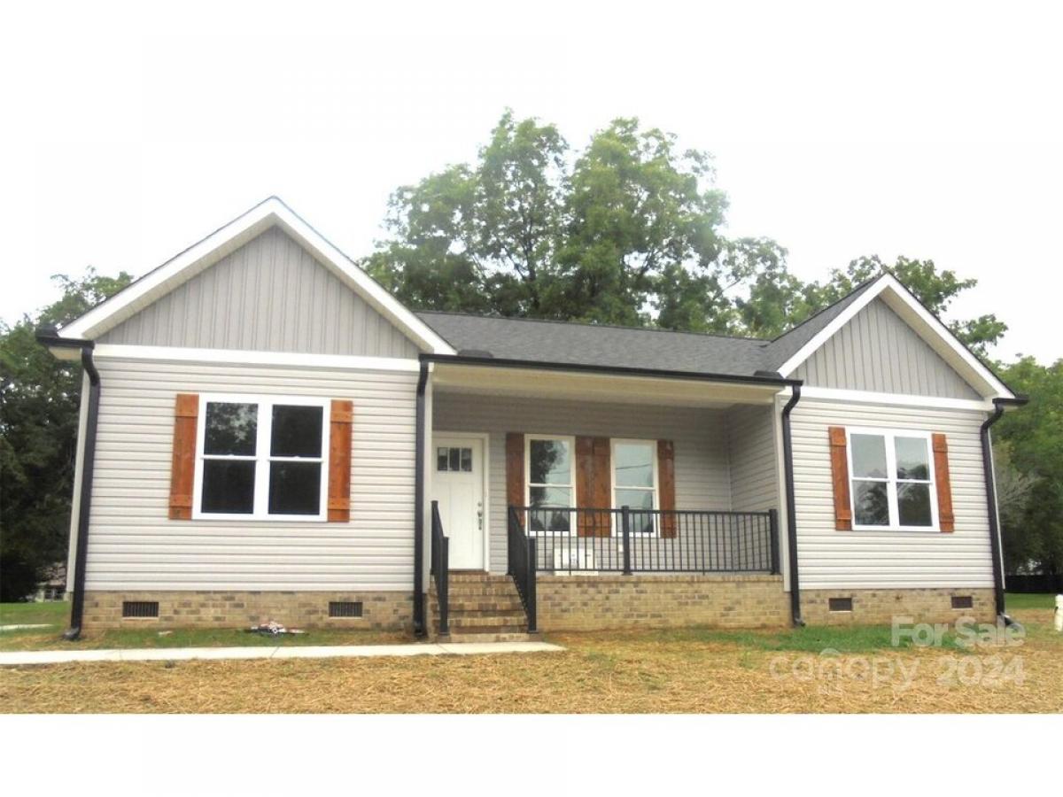 Picture of Home For Sale in Spencer, North Carolina, United States