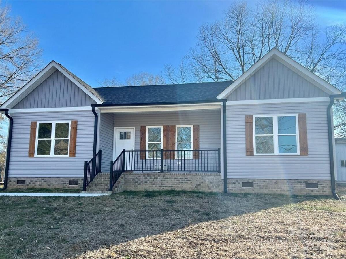 Picture of Home For Sale in Spencer, North Carolina, United States