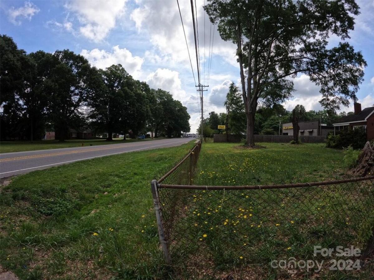 Picture of Home For Sale in Gastonia, North Carolina, United States