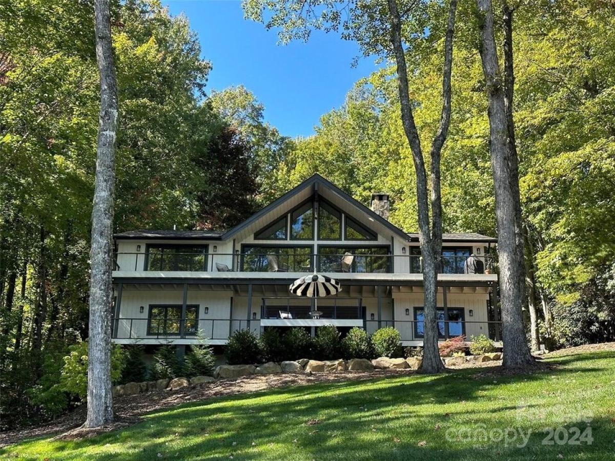 Picture of Home For Sale in Lake Toxaway, North Carolina, United States