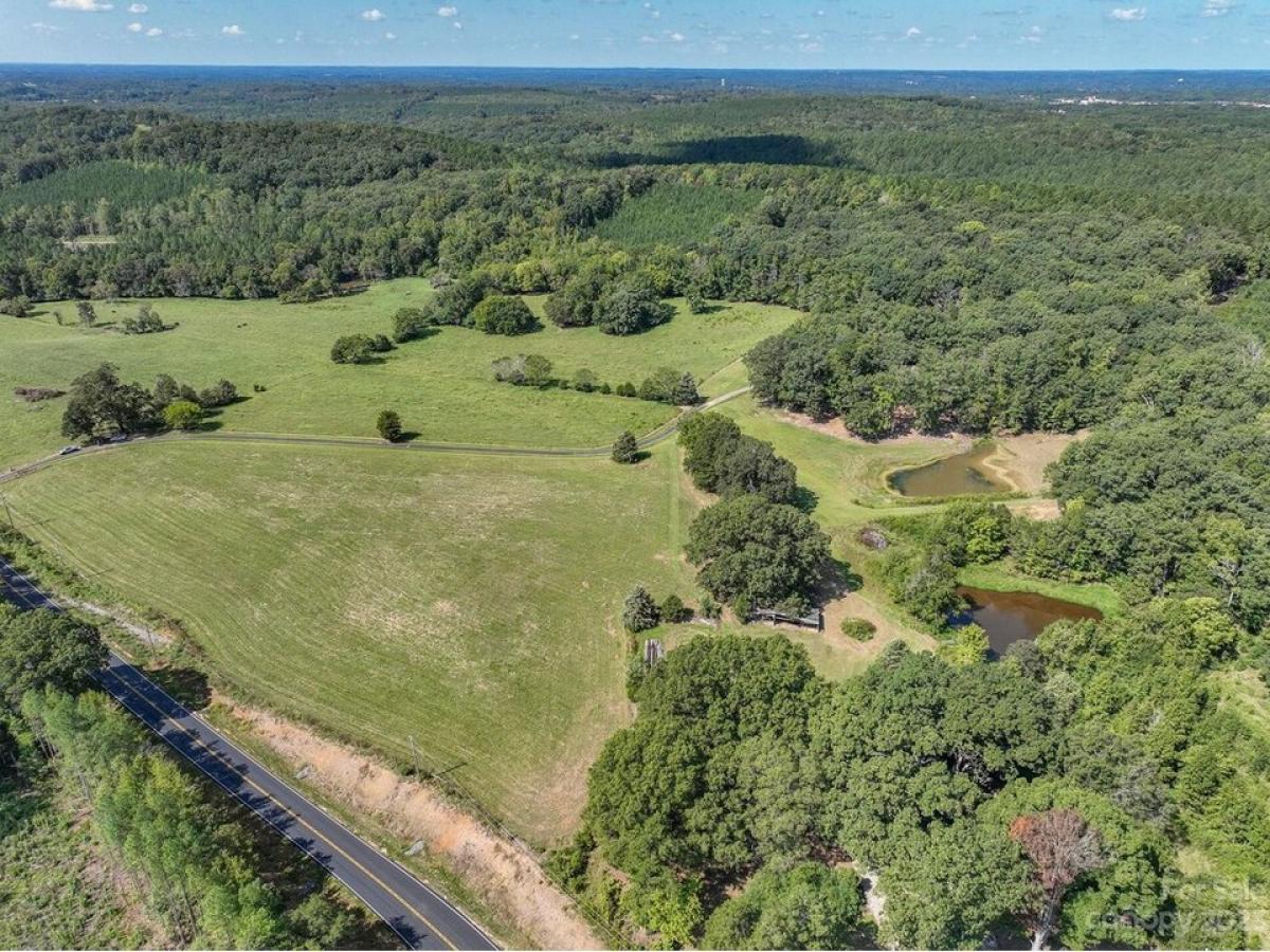 Picture of Home For Sale in Albemarle, North Carolina, United States