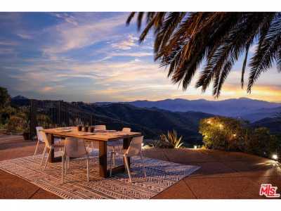 Home For Sale in Calabasas, California