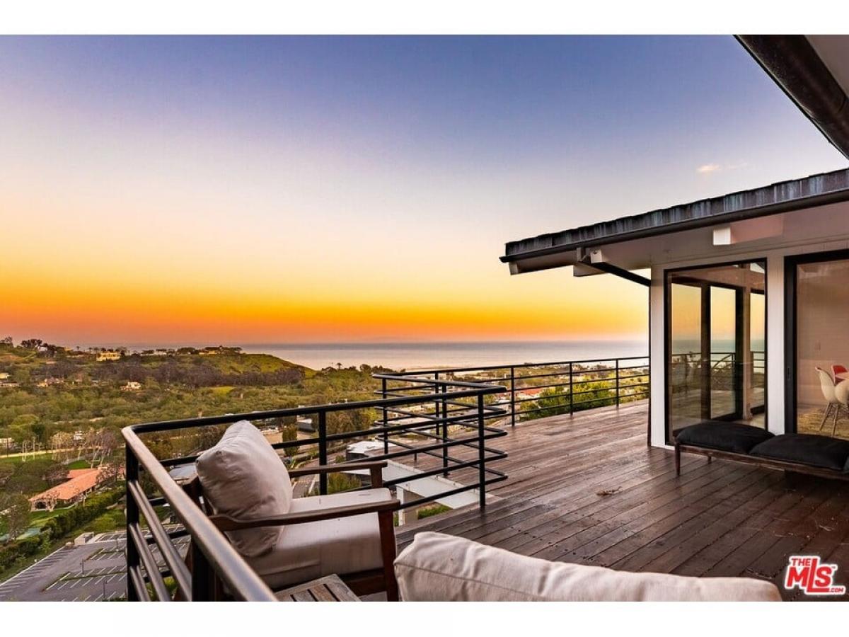 Picture of Home For Sale in Malibu, California, United States