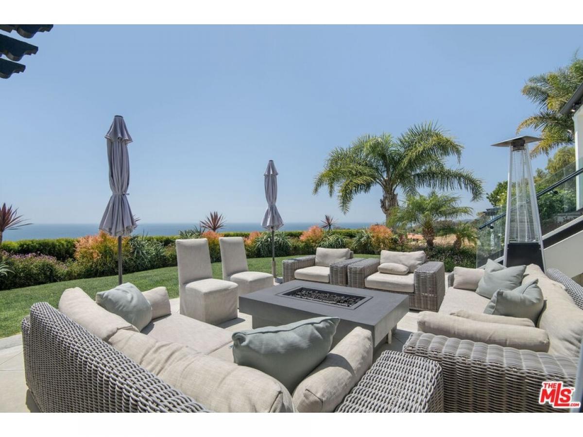 Picture of Home For Sale in Malibu, California, United States