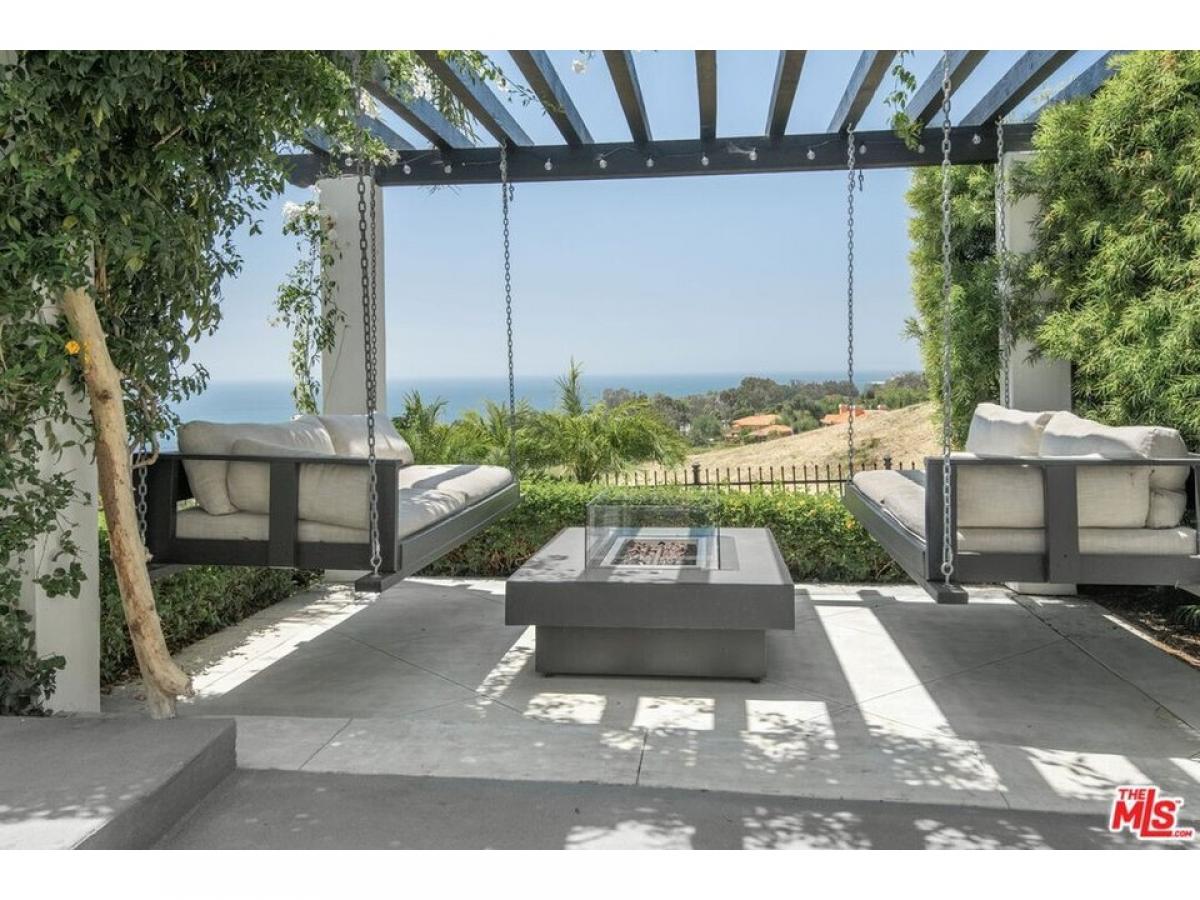 Picture of Home For Sale in Malibu, California, United States