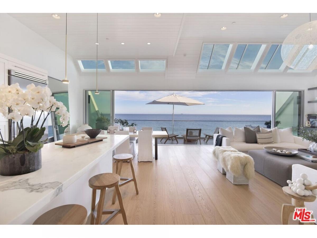 Picture of Home For Sale in Malibu, California, United States