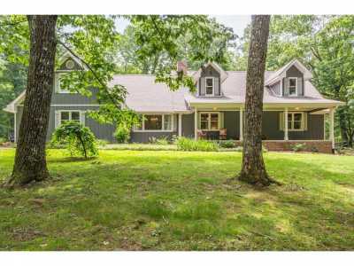 Home For Sale in Signal Mountain, Tennessee