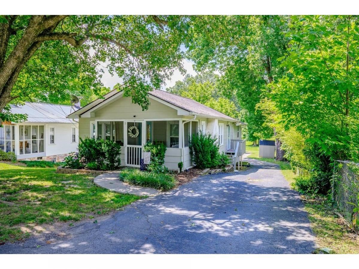 Picture of Home For Sale in Chickamauga, Georgia, United States