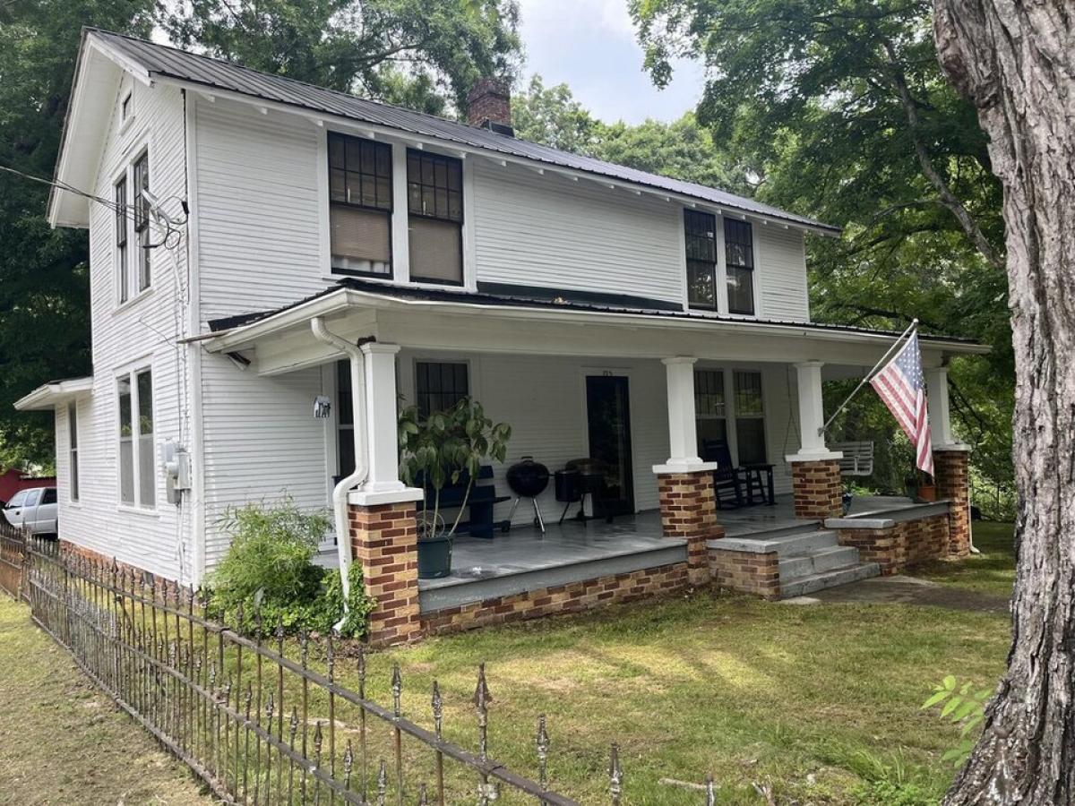 Picture of Home For Sale in Chickamauga, Georgia, United States