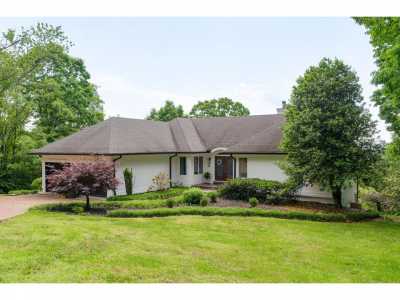 Home For Sale in Signal Mountain, Tennessee