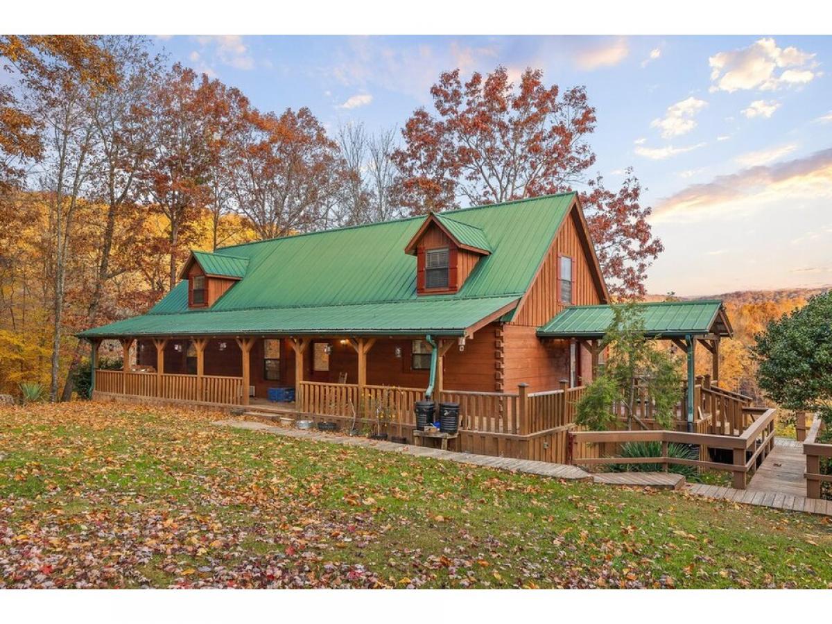 Picture of Home For Sale in Sewanee, Tennessee, United States