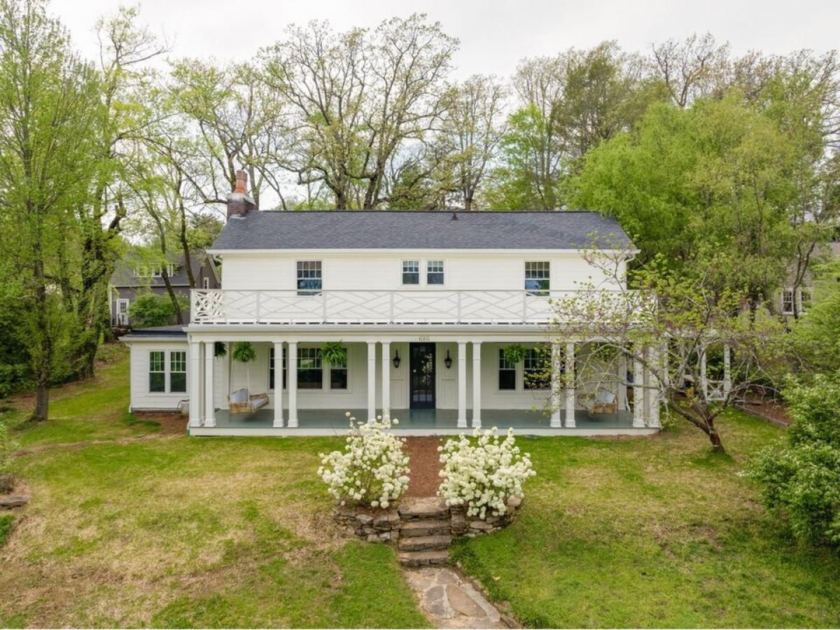 Picture of Home For Sale in Lookout Mountain, Tennessee, United States