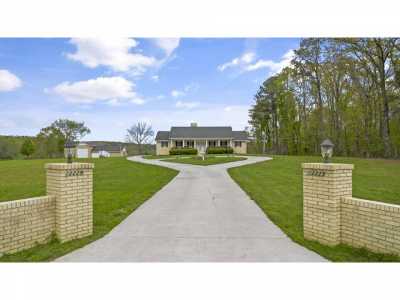 Home For Sale in Apison, Tennessee