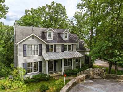 Home For Sale in Lookout Mountain, Tennessee