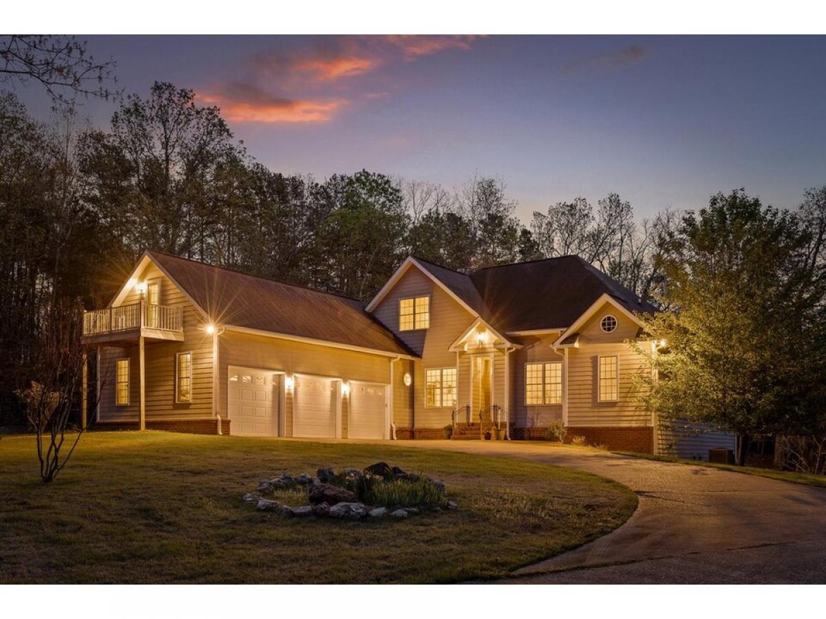 Picture of Home For Sale in Harrison, Tennessee, United States