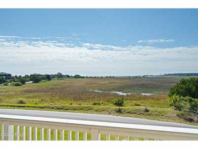 Home For Sale in Harbor Island, South Carolina