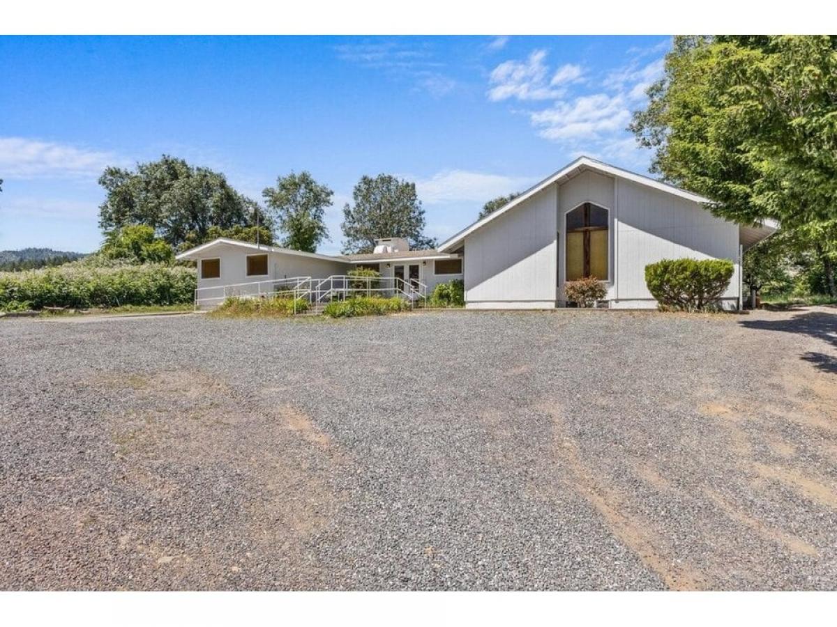 Picture of Home For Sale in Willits, California, United States