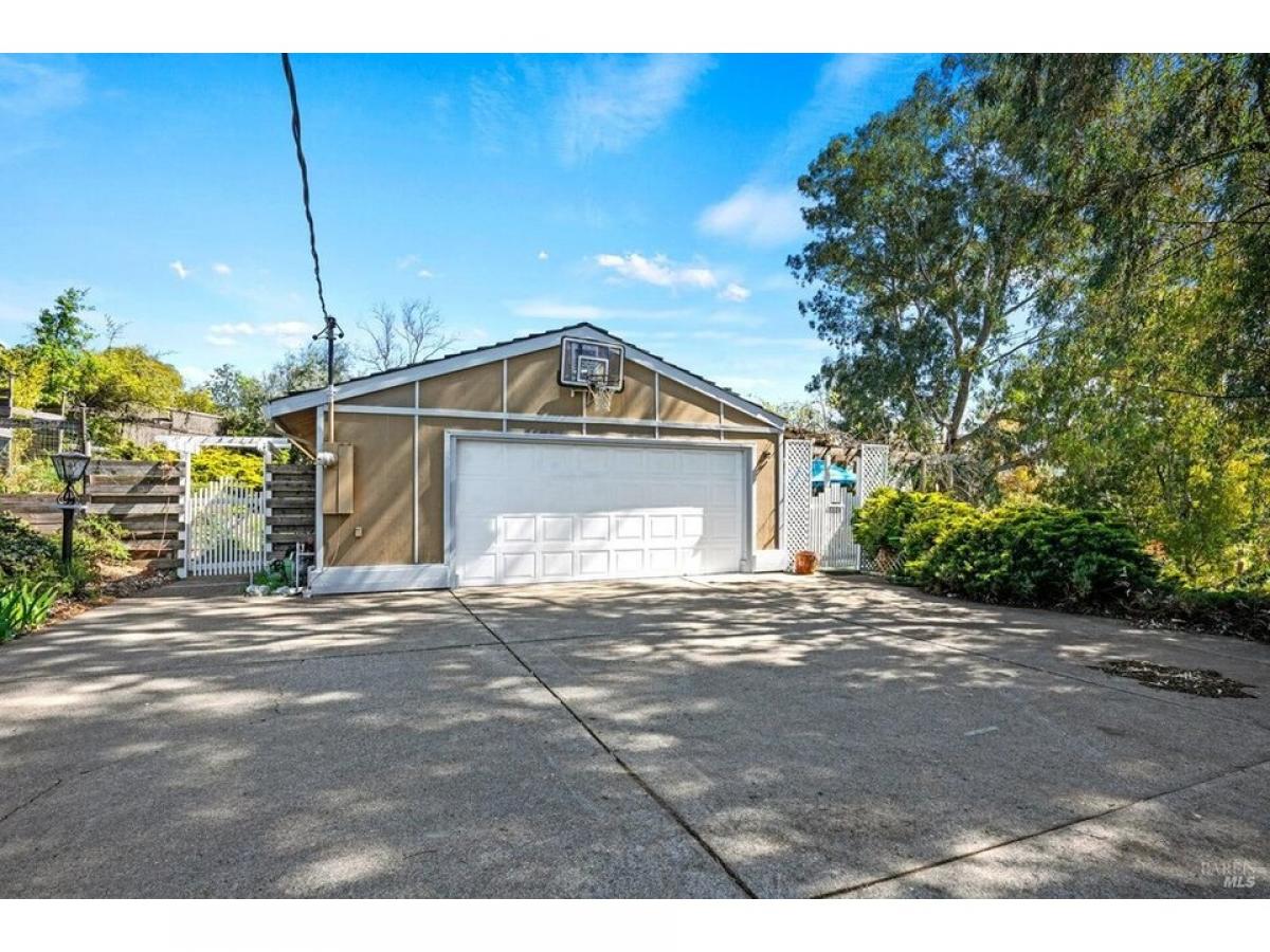 Picture of Home For Sale in Ukiah, California, United States