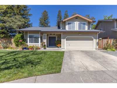 Home For Sale in Windsor, California