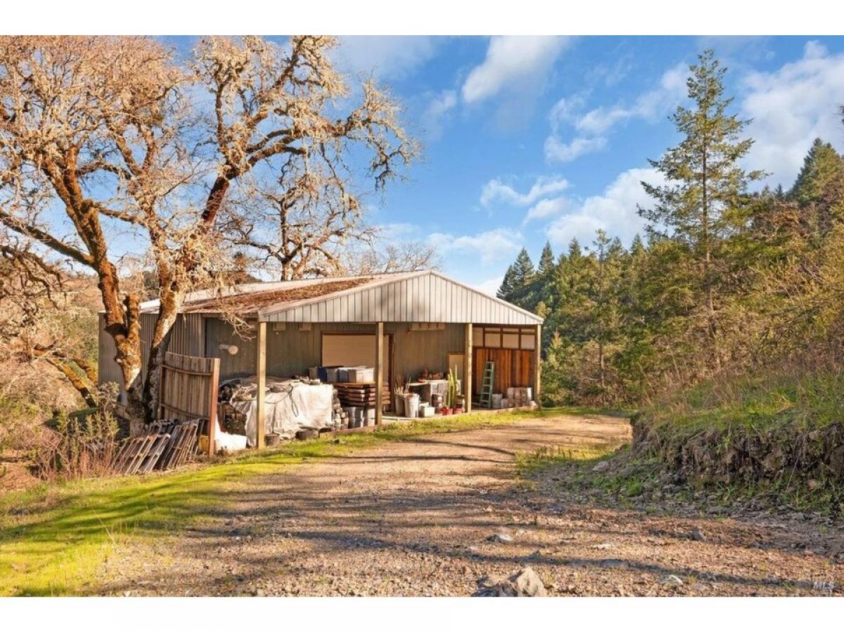 Picture of Home For Sale in Willits, California, United States