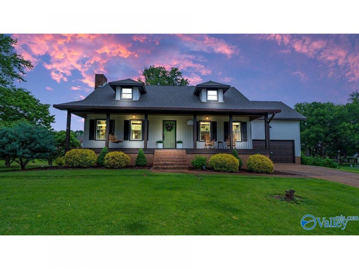 Picture of Home For Sale in Scottsboro, Alabama, United States