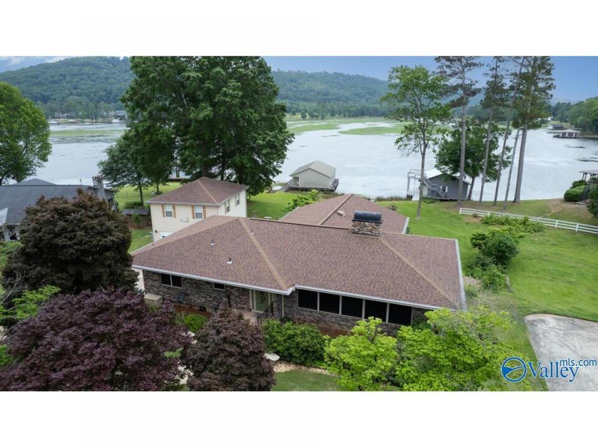 Picture of Home For Sale in Guntersville, Alabama, United States