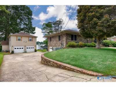 Home For Sale in Guntersville, Alabama